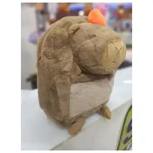 Capybara mochila detalle gorro miniatura 3